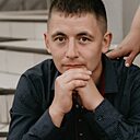 Знакомства: Максим, 32 года, Геническ