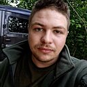 Знакомства: Максим, 25 лет, Южно-Курильск