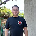 Знакомства: Cosmin, 31 год, Galați